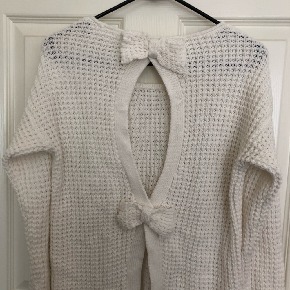 Bethany Mota knitted top with bows on the back